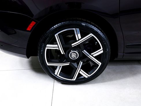 Certified 2025 Rolls-Royce Cullinan Black Badge image 31