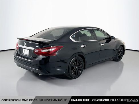 Certified 2017 Nissan Altima 2.5 SR w/ Midnight Edition Package FWD image 5