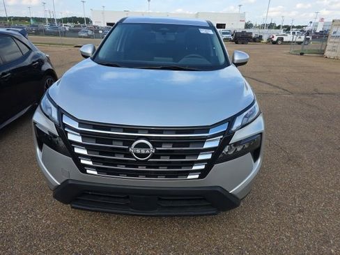 Used 2024 Nissan Rogue SV FWD image 6