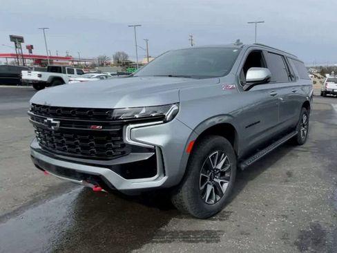 Used 2024 Chevrolet Suburban Z71 w/ Luxury Package image 5