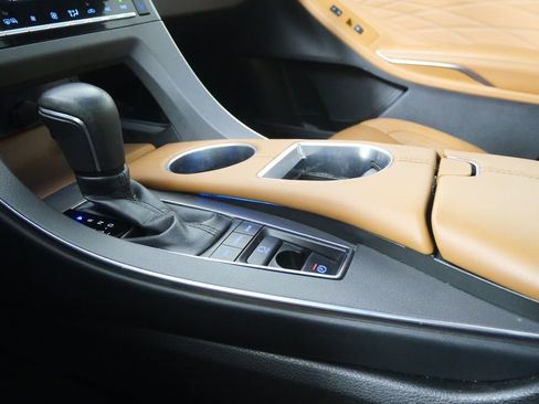 Used 2019 Toyota Avalon Limited image 27