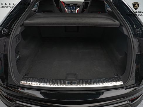 Used 2019 Lamborghini Urus image 16