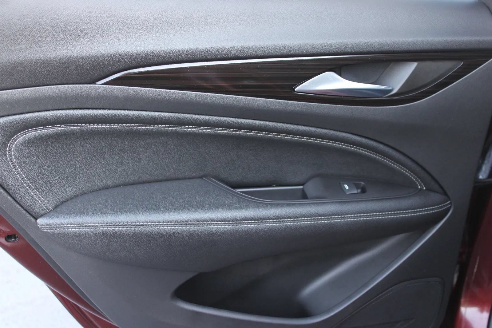 Used 2019 Buick Regal Essence FWD image 25