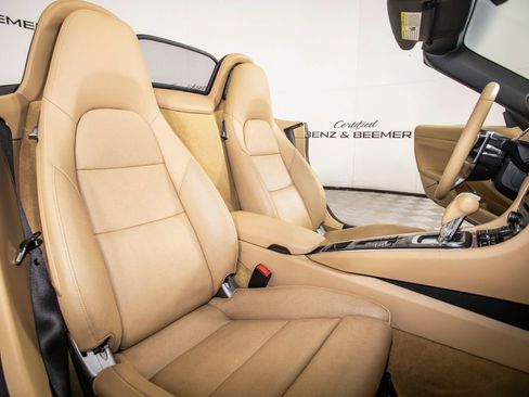 Used 2017 Porsche 718 Boxster RWD image 16
