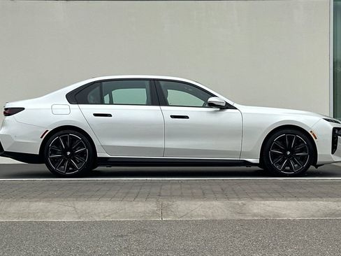 Used 2024 BMW i7 eDrive50 w/ M Sport Package RWD image 2