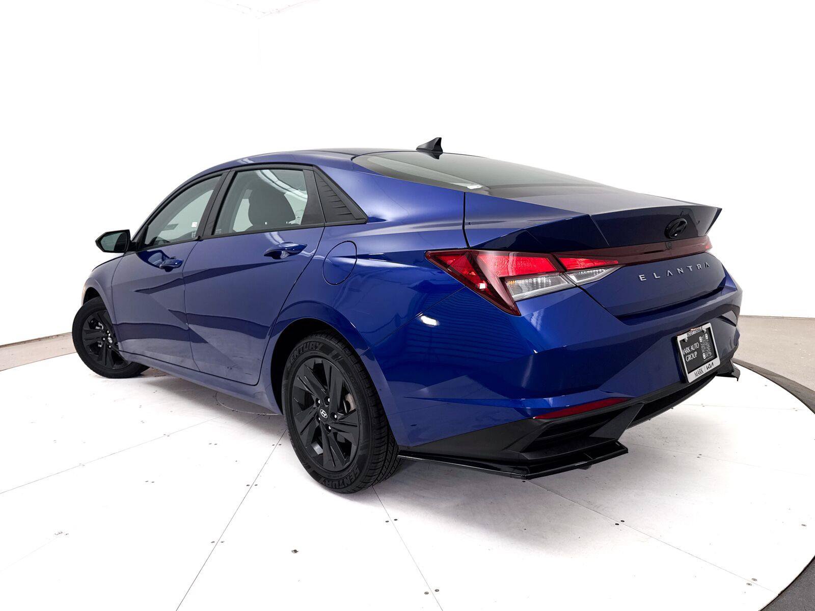 Used 2023 Hyundai Elantra SEL w/ Cargo Package FWD image 2