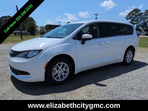 Used 2023 Chrysler Voyager LX FWD image 7