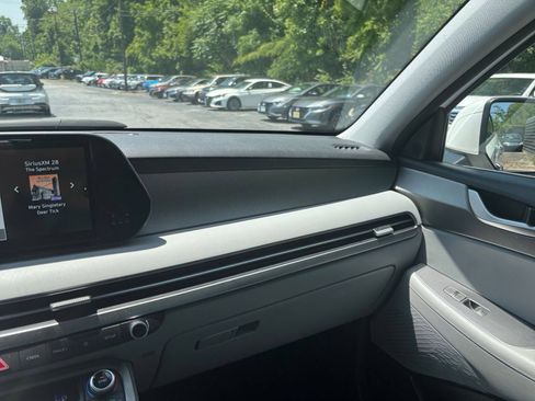 Used 2025 Hyundai Palisade SEL FWD image 33