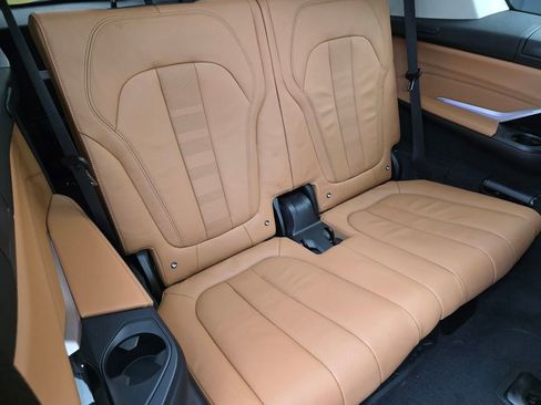 Used 2022 BMW X7 xDrive40i w/ Premium Package image 27