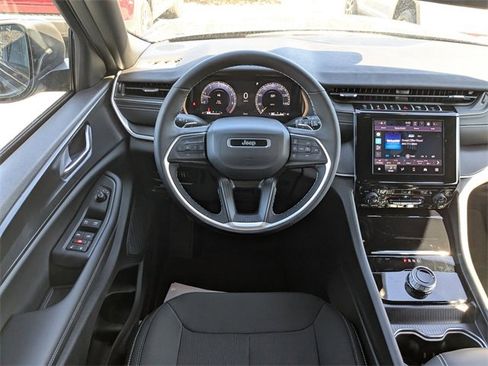 New 2025 Jeep Grand Cherokee Laredo X image 15