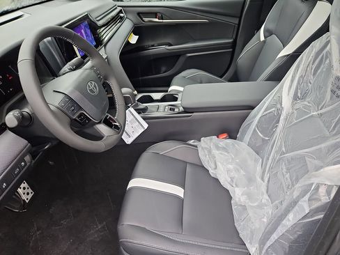 New 2026 Toyota Camry Hybrid AWD/4WD image 19