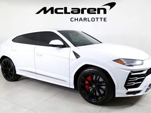 Used 2022 Lamborghini Urus image 2