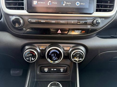 Certified 2023 Hyundai Venue SEL w/ Cargo Package image 20