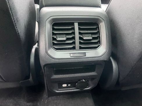 Used 2024 Volkswagen Tiguan SE FWD image 18