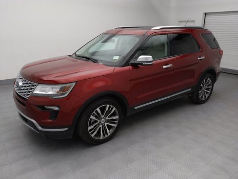 Used 2019 Ford Explorer Platinum image 2