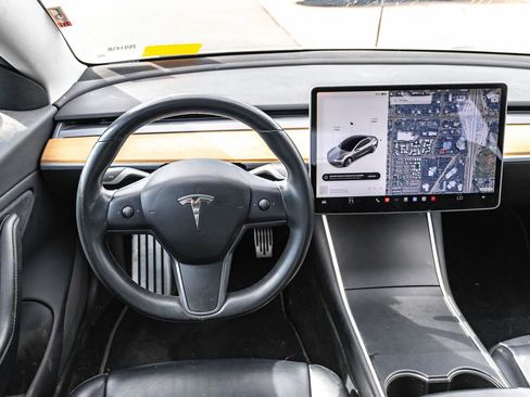Used 2018 Tesla Model 3 Long Range RWD image 11