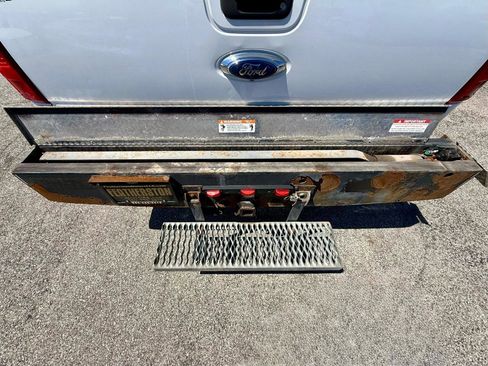 Used 2016 Ford F250 XL w/ XL Appearance Package AWD/4WD image 13