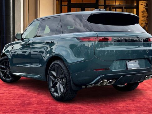 New 2025 Land Rover Range Rover Sport Dynamic SE image 4