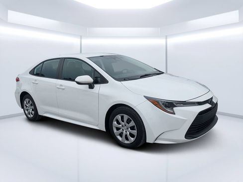 Used 2023 Toyota Corolla LE FWD image 1