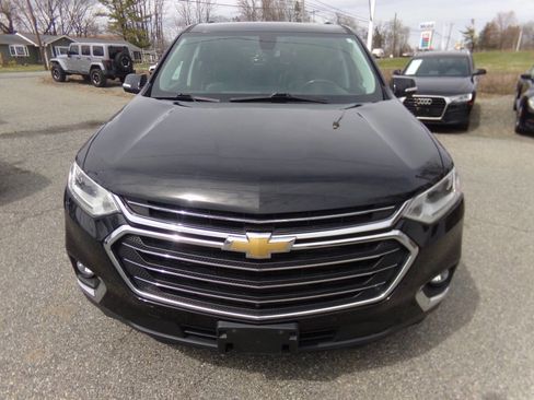 Used 2018 Chevrolet Traverse LT image 2