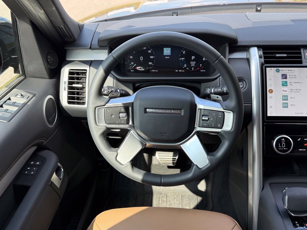 Certified 2026 Land Rover Discovery Limited Edition AWD/4WD image 16