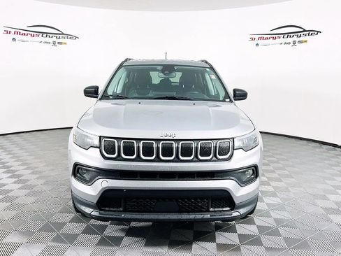 Used 2022 Jeep Compass Latitude image 3