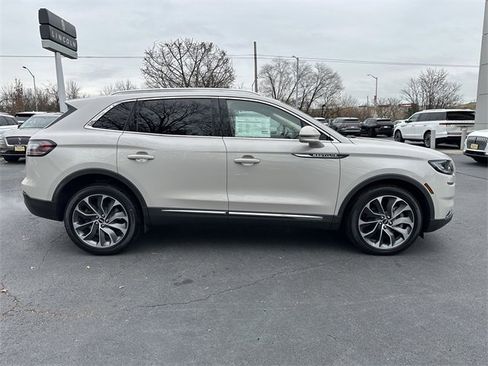 Certified 2022 Lincoln Nautilus Reserve image 4