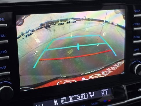 Used 2022 Toyota Sienna XLE image 4