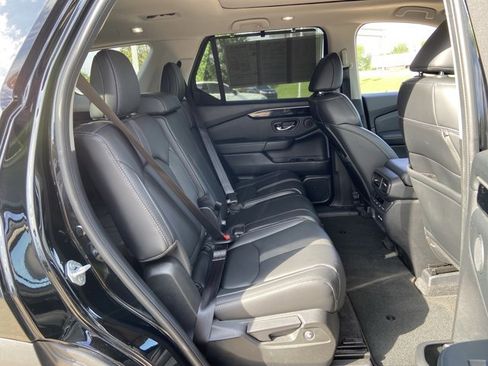 Used 2023 Honda Pilot Touring image 14
