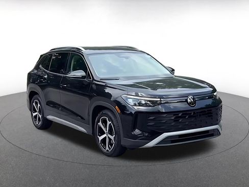 Used 2026 Volkswagen Tiguan SE FWD image 3