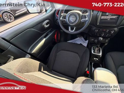 Used 2023 Jeep Renegade Trailhawk AWD/4WD image 11