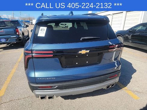 Used 2025 Chevrolet Traverse LT image 10