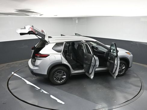 Used 2024 Nissan Rogue S AWD/4WD image 44