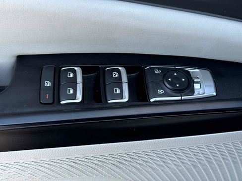 Used 2024 Kia Carnival LX image 18