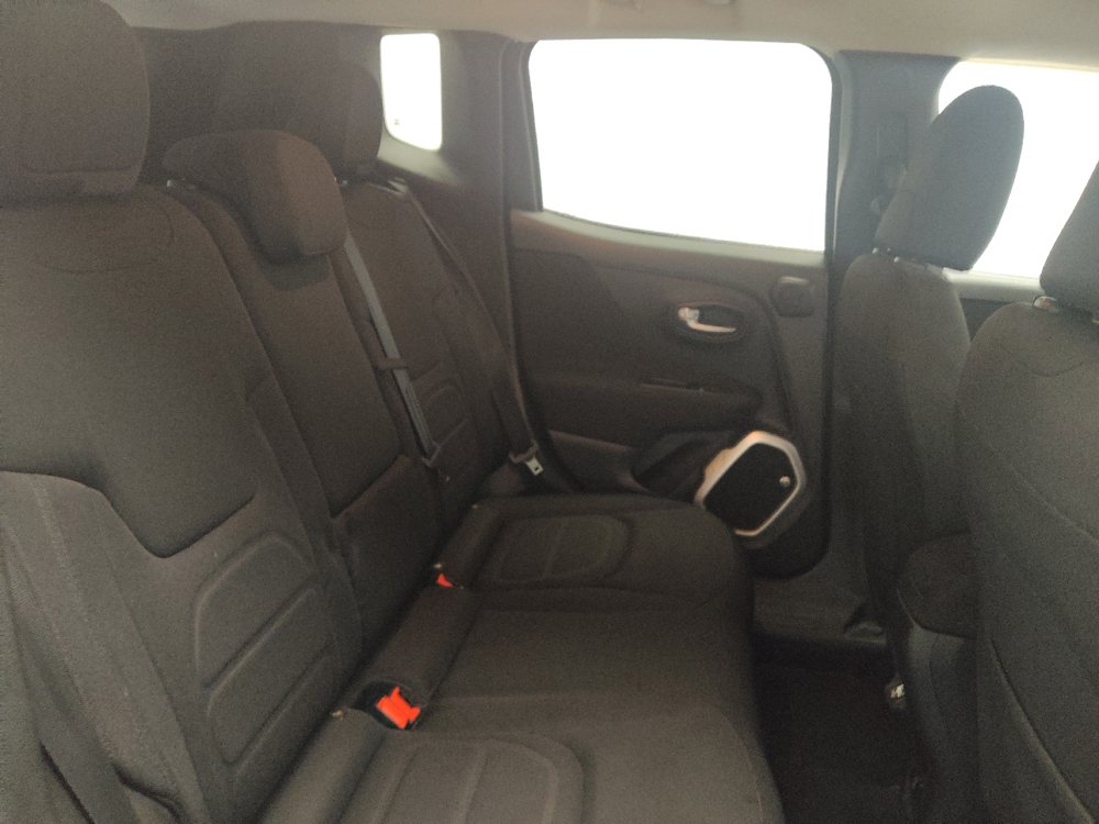 Used 2018 Jeep Renegade Latitude w/ Popular Equipment Group FWD image 19