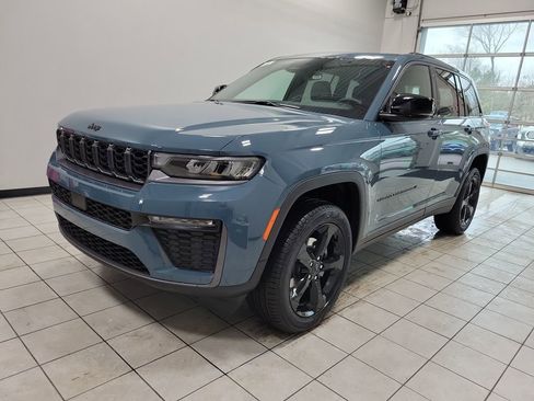 New 2026 Jeep Grand Cherokee Limited w/ Limited Altitude Package AWD/4WD image 2