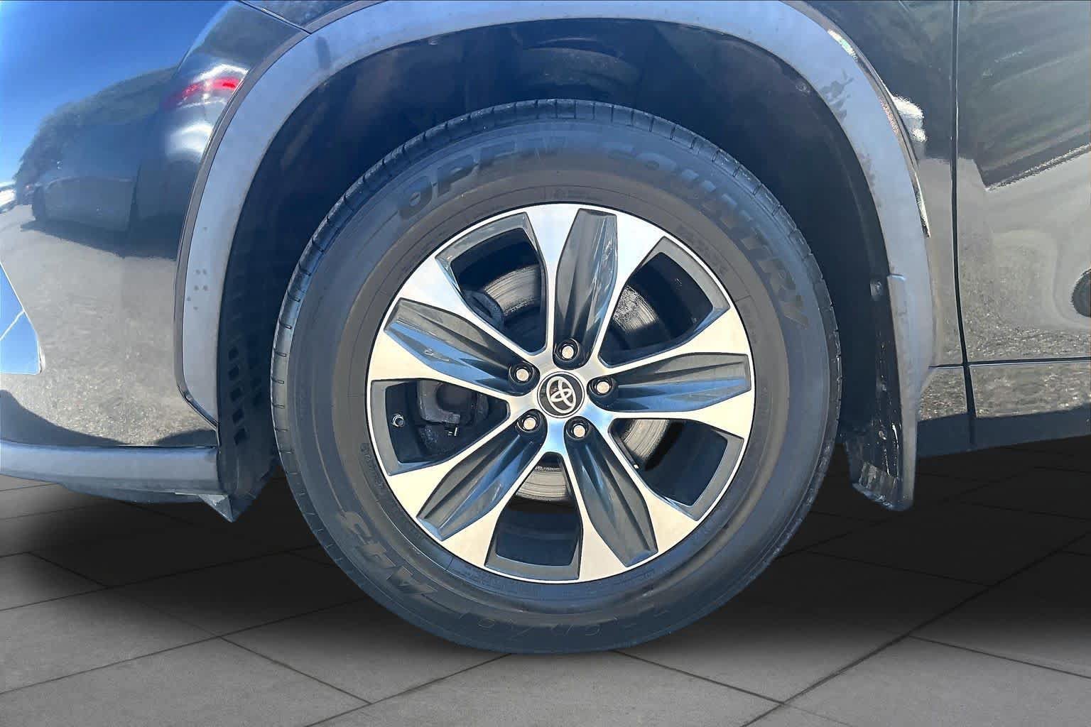 Used 2023 Toyota Highlander XLE FWD image 11