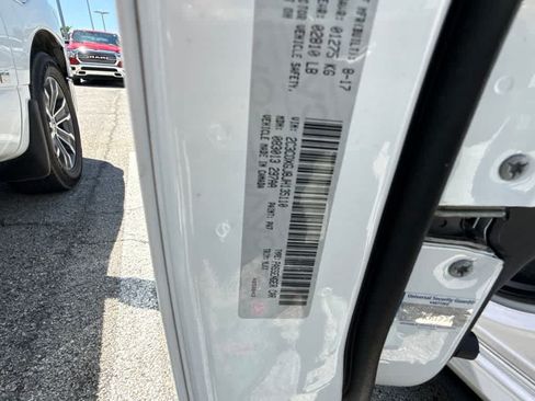 Used 2018 Dodge Charger R/T RWD image 18
