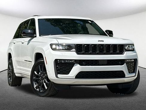 Used 2026 Jeep Grand Cherokee Limited AWD/4WD image 2