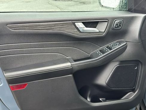 Certified 2023 Ford Escape Platinum w/ Class II Trailer Tow Package image 8