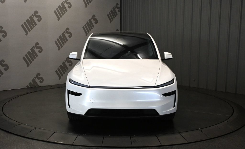 Used 2026 Tesla Model Y Long Range AWD/4WD image 2