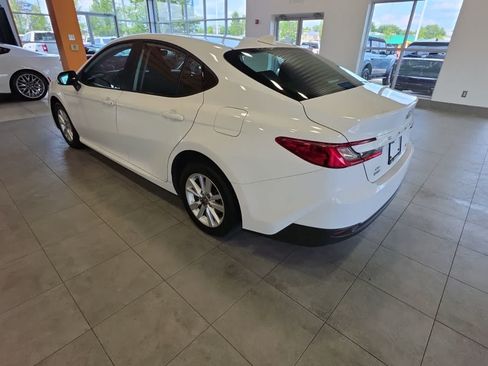 Used 2025 Toyota Camry LE AWD/4WD image 12