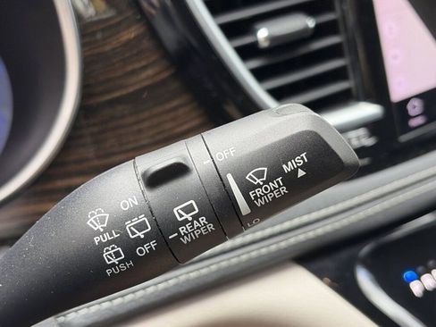 Used 2023 Chrysler Pacifica Limited image 20