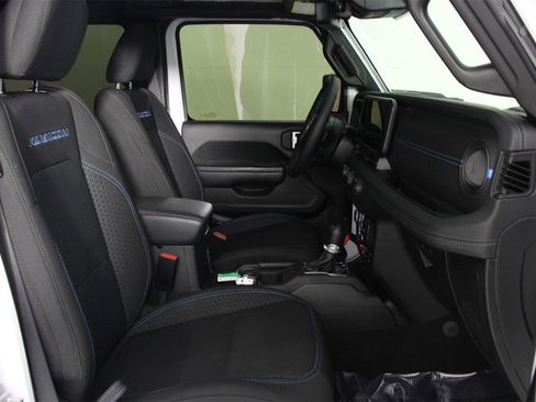 Used 2024 Jeep Wrangler Unlimited Rubicon 4xe w/ Technology Group image 28