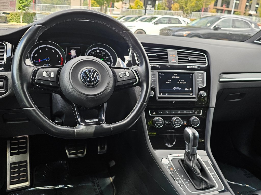 Used 2017 Volkswagen Golf R 4-Door AWD/4WD image 10