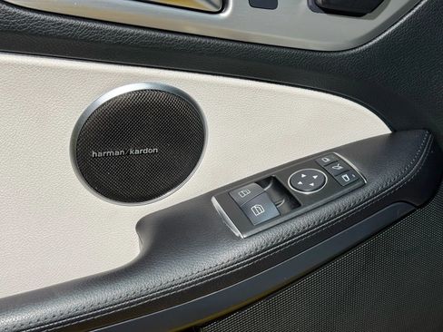 Used 2012 Mercedes-Benz SLK 350 image 26