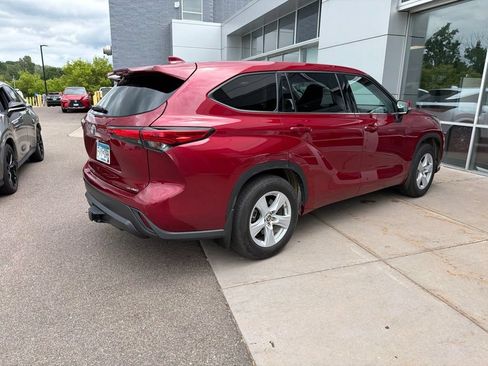 Used 2020 Toyota Highlander LE AWD/4WD image 17