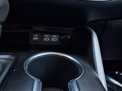 Used 2023 Toyota Highlander XLE FWD image 9