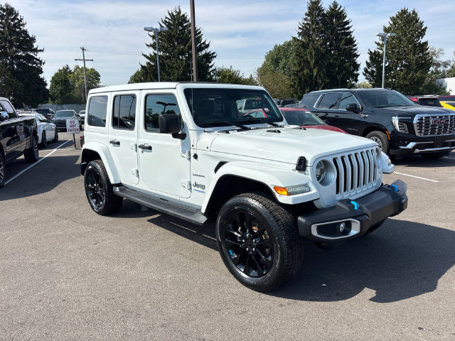 Used 2022 Jeep Wrangler Unlimited Sahara w/ Cold Weather Group AWD/4WD image 6