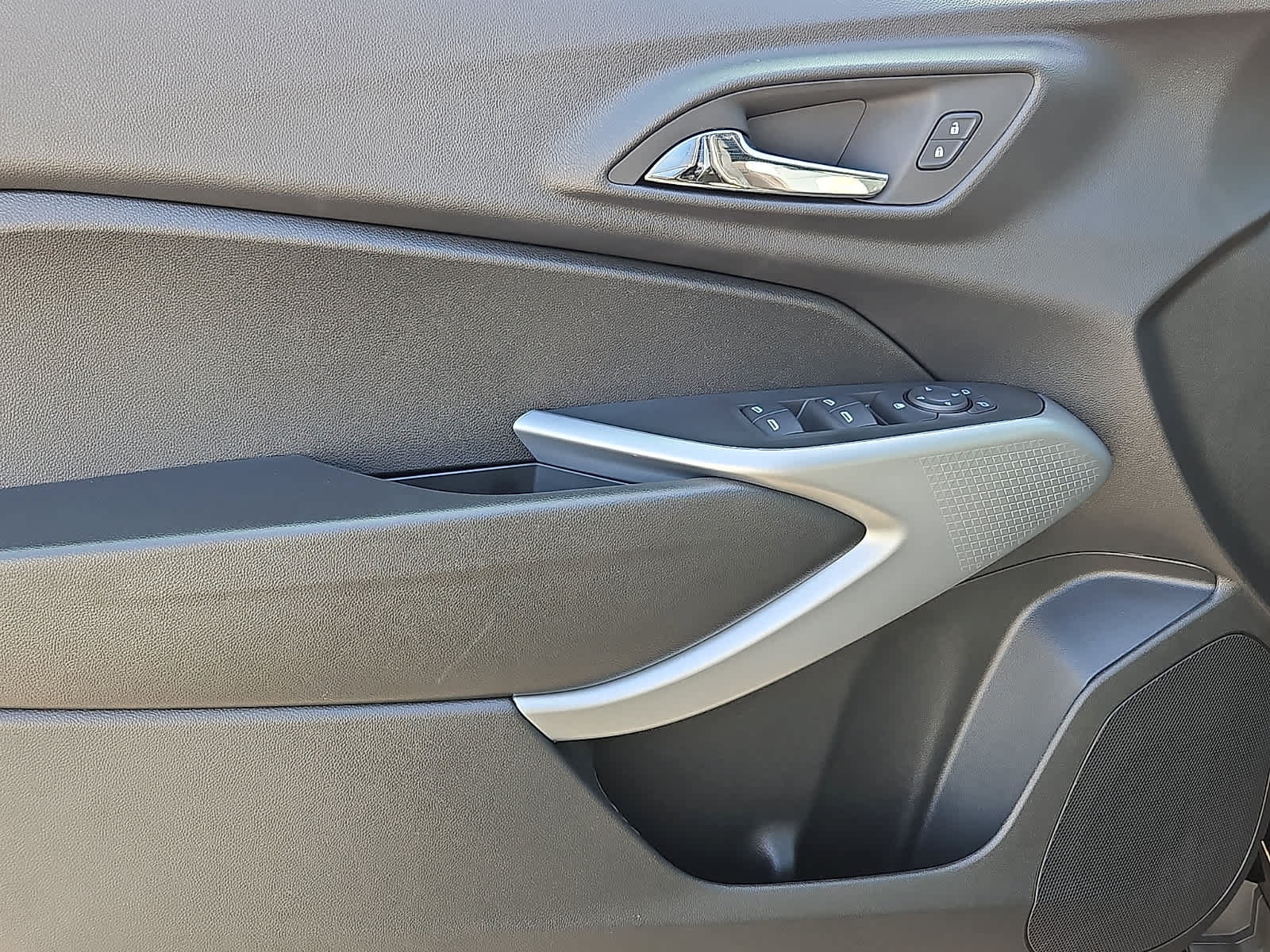 New 2026 Chevrolet Trax LS w/ LS Convenience Package FWD image 10